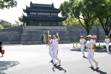 笑臉與熱情刷屏！這名火炬手是景興人！
